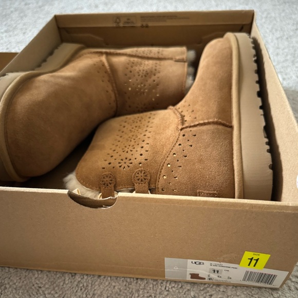 Ugg dae sunshine perf chestnut size 11 - Picture 2 of 4